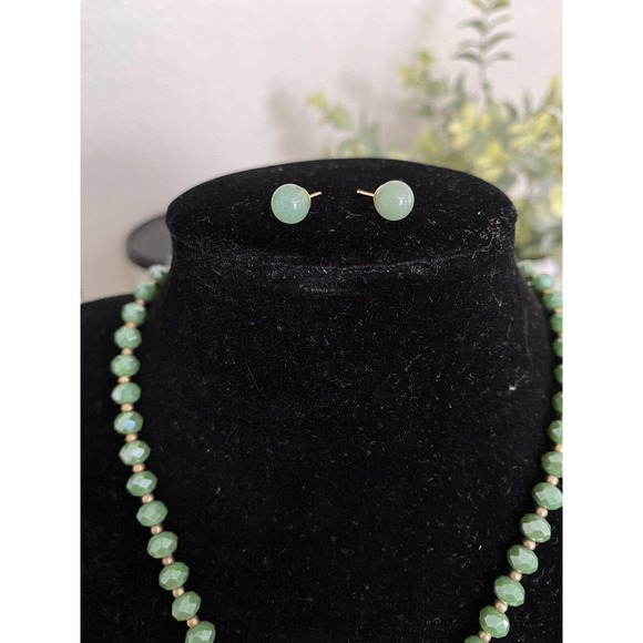 Vintage Style Green Tear Drop beaded Necklace & earrings set - Picture 2 of 5
